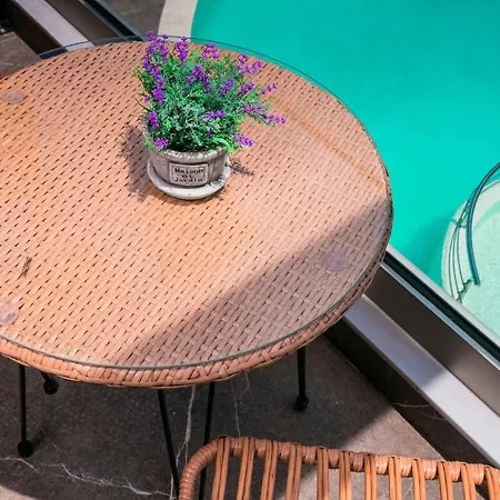 La Isola Aparthotel 3*