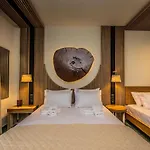 Ξενοδοχείο με διαμερίσματα La Isola 3*