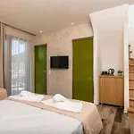 La Isola Ξενοδοχείο με διαμερίσματα 3*