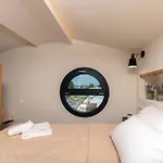 Ξενοδοχείο με διαμερίσματα La Isola 3*