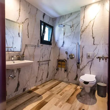 Apartahotel La Isola 3*