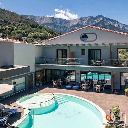 La Isola Aparthotel